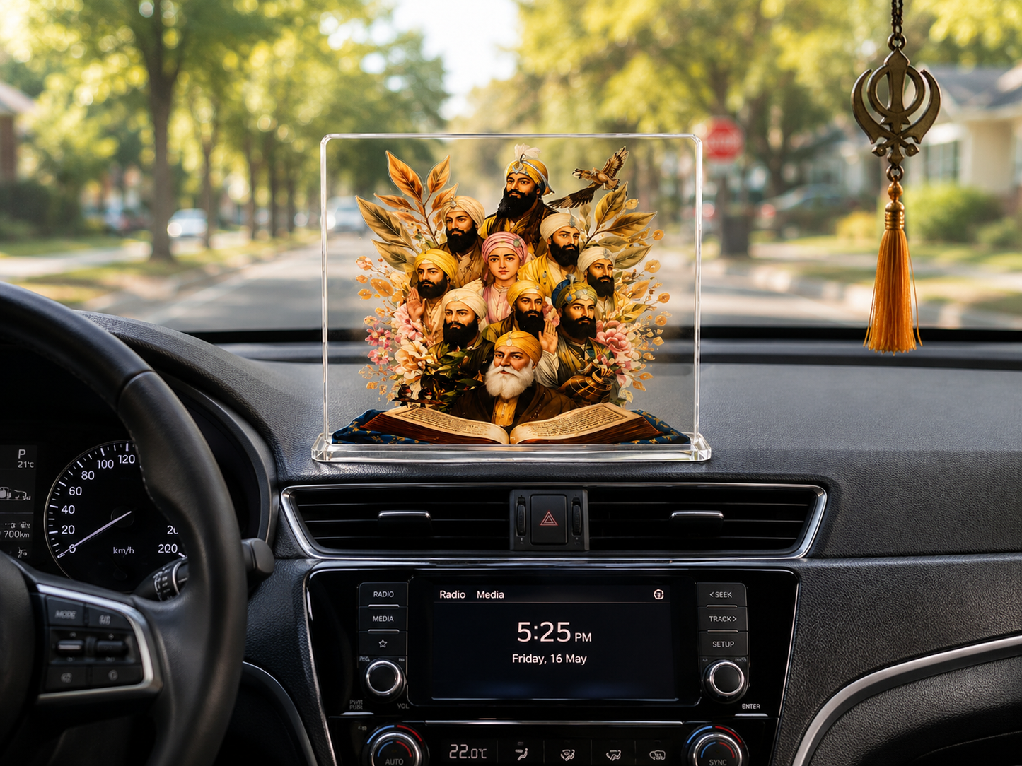 Car dashboard stand with hamper